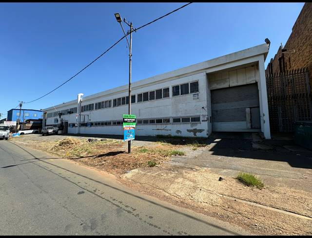 1,800M² WAREHOUSE FOR SALE IN INDUSTRIA NORTH